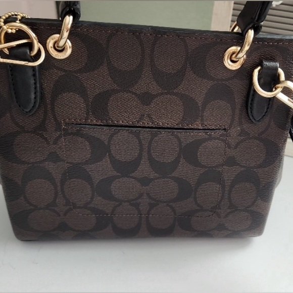 COACH AVARY CROSSBODY IN SIGNATURE CANVAS EUC - Picture 4 of 17